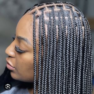 Lovebraidsbycece's logo